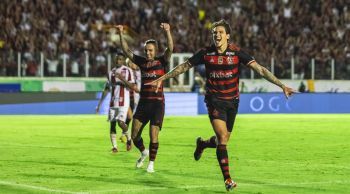 Em noite de festa no Batistão, Flamengo vence o Bangu por 3 a 0