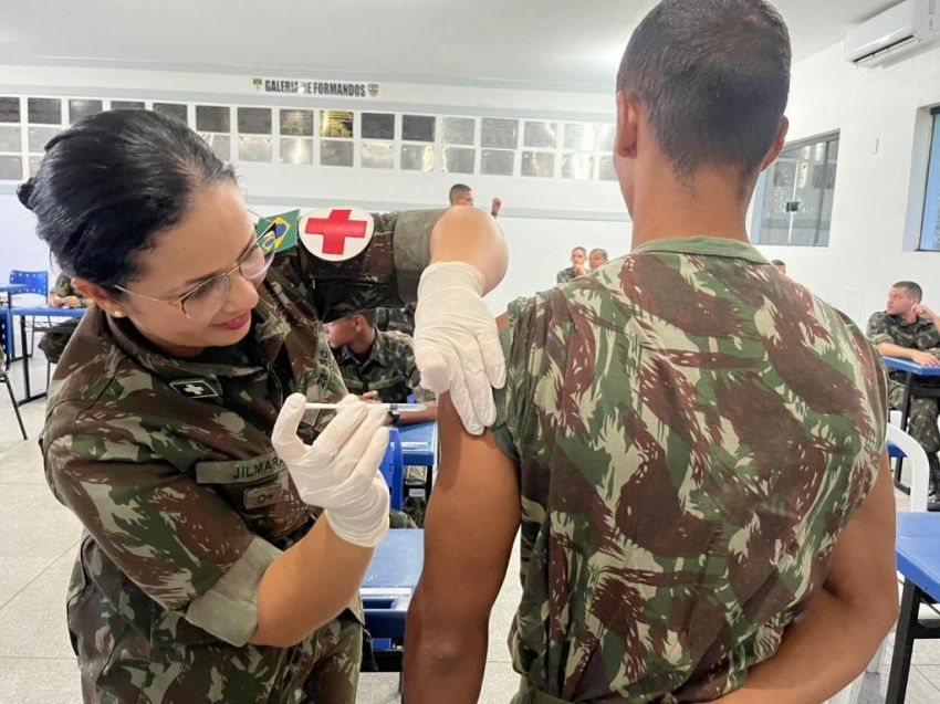 Prefeitura inicia vacinação para trabalhadores de órgãos públicos e privados