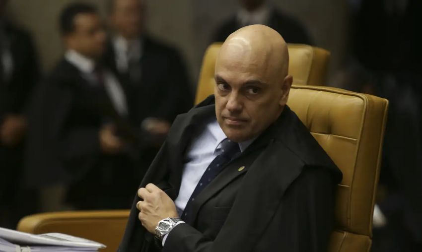 Moraes determina suspensão da rede social X no Brasil