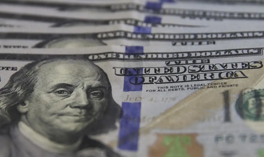 Dólar fecha abaixo de R$ 5,60 com dados de emprego nos EUA