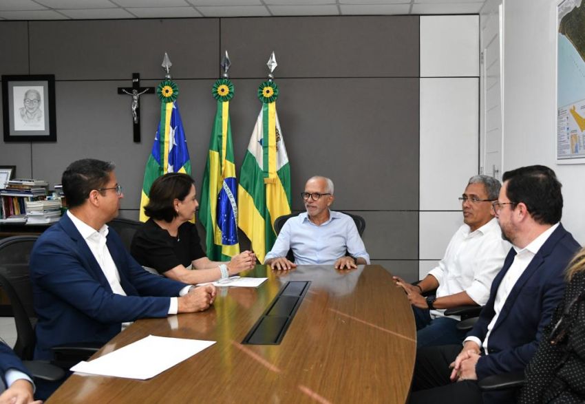 Prefeito Edvaldo recebe prefeita eleita, Emília Corrêa, para formalizar transição de governo