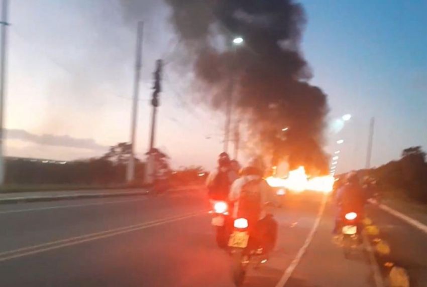Manifestantes bloqueiam ponte entre Nossa Senhora do Socorro e Aracaju