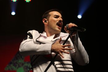 Maior intérprete de Freddie Mercury, André Abreu, faz show em Aracaju com o 'Queen Celebration in Concert'