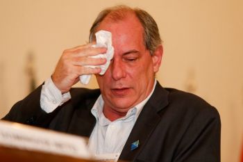 Aliados ampliam pressão para Ciro Gomes desistir de candidatura após ação da PF