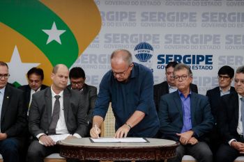 Belivaldo celebra Protocolo de Intenções com a Petrobras para estímulo da exploração do gás natural no estado