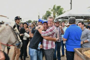 Pré-candidato ao Senado, Laércio Oliveira, acompanha festividades em Aquidabã e Itaporanga D'Ajuda