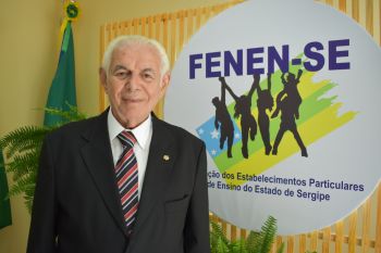 Reitor da Universidade Tiradentes é homenageado pela Fenen/SE
