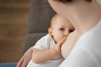 Amamentação exclusiva até os seis meses é realidade para menos da metade dos bebês