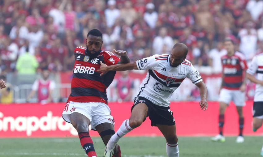 Fluminense marca no fim e vence Flamengo em clássico de muita confusão -  06/02/2022 - UOL Esporte