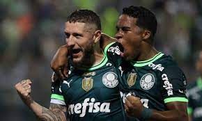 Palmeiras derrota Internacional e assume liderança do Brasileiro