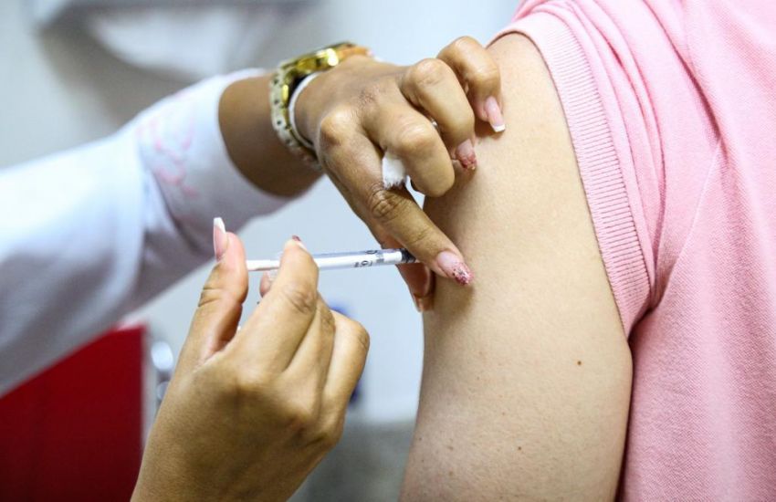 Aracaju inicia vacinação para trabalhadores em órgãos públicos e privados nesta terça-feira, 16