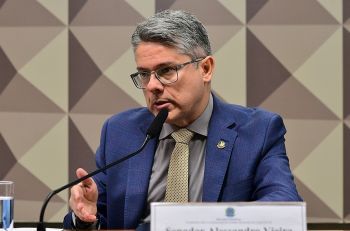 Senador Alessandro Vieira foi alvo de ações clandestinas Abin, diz PF
