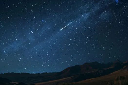 Cometa do século passa pela Terra e será visível a olho nu