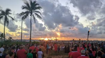 Sexta-feira Santa: fiéis se reúnem para relembrar a Via-Sacra pelas ruas de Aracaju