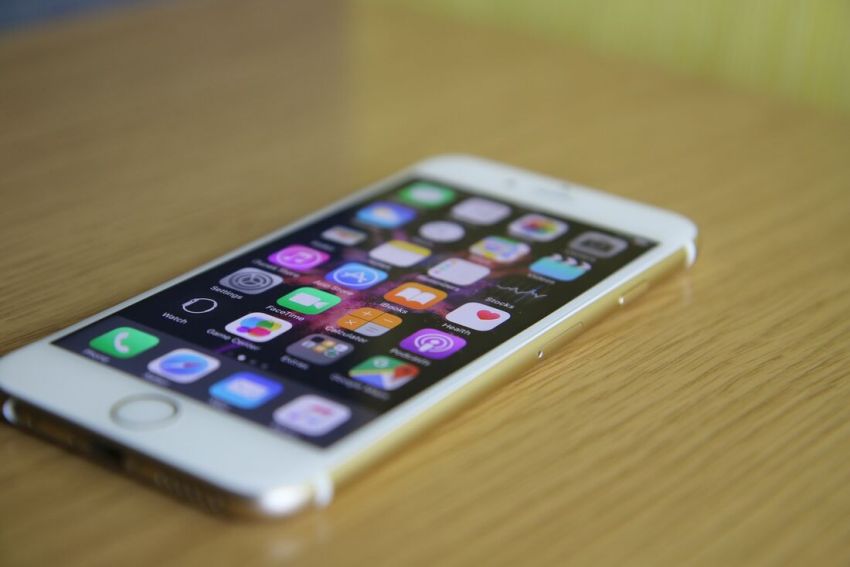 WhatsApp deixará de funcionar em iPhones com iOS abaixo de 15.1 a partir de segunda-feira (5)