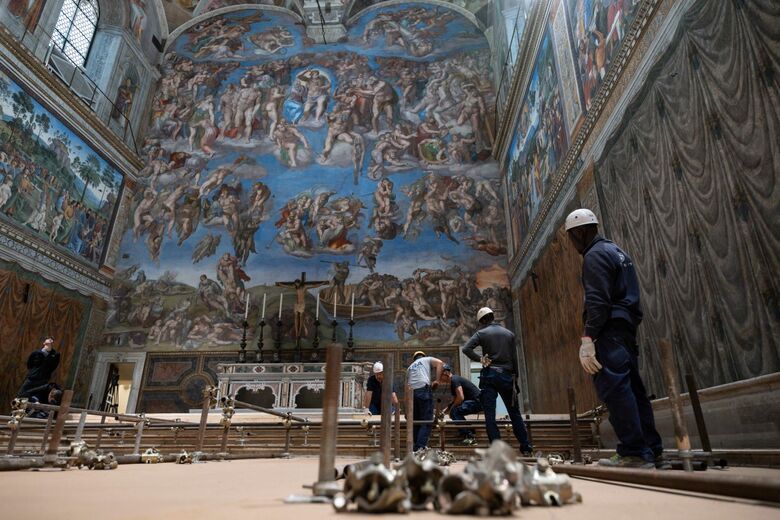 Conclave: Vaticano prepara Capela Sistina para escolha do próximo papa