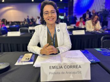 Prefeita Emília Corrêa sanciona lei que perdoa dívidas de IPTU para famílias de baixa renda em Aracaju