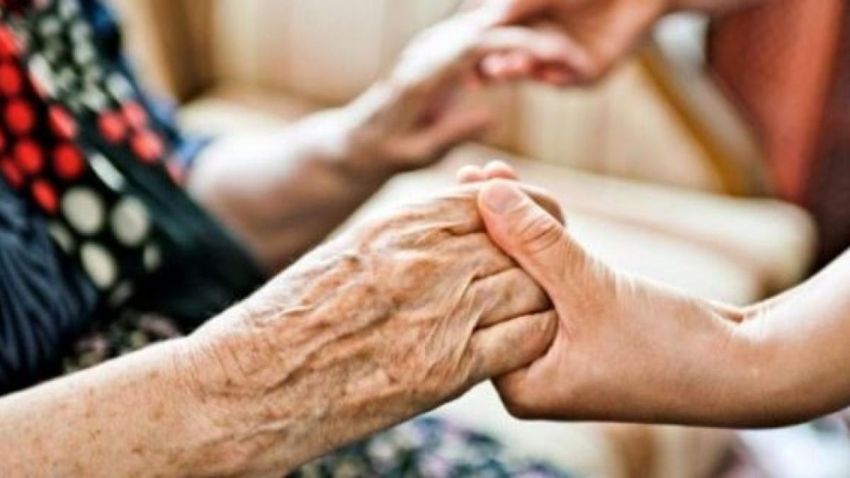 Conheça os prós e contras do novo medicamento para tratar casos de Alzheimer