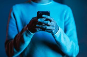 Golpe da mão fantasma invade celular e faz Pix à distância