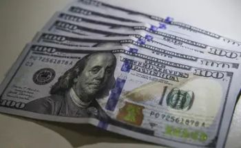 Dólar fica perto de R$ 5,60 com incertezas no Brasil e no exterior