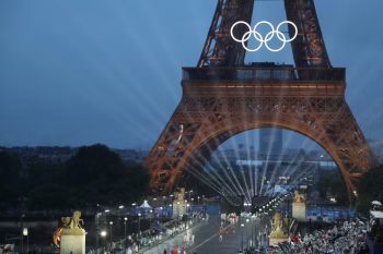 Paris abre Olimpíada com inédita cerimônia a céu aberto