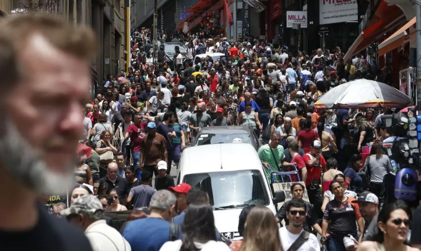 Brasil registra 212,6 milhões de habitantes em julho de 2024, diz IBGE