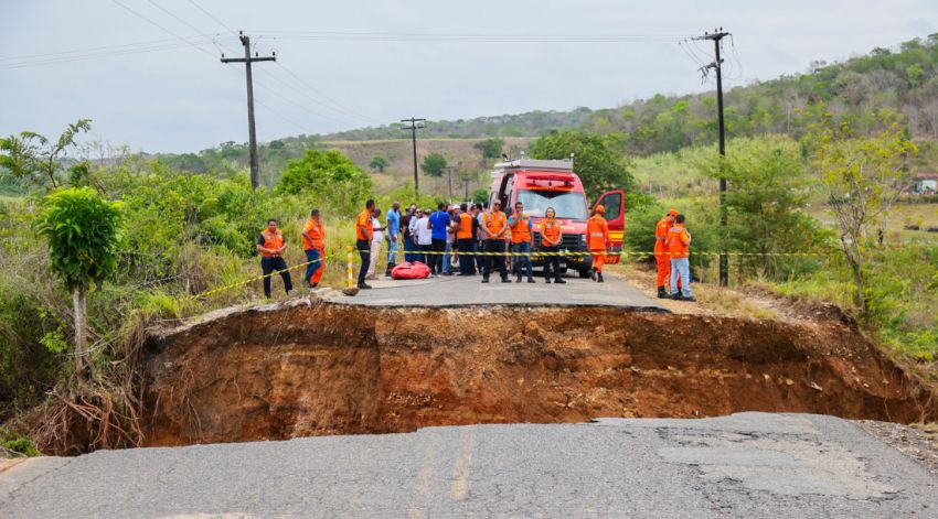 Governo do Estado atua rapidamente após parte da Rodovia SE-438 ceder em Capela em decorrência das chuvas