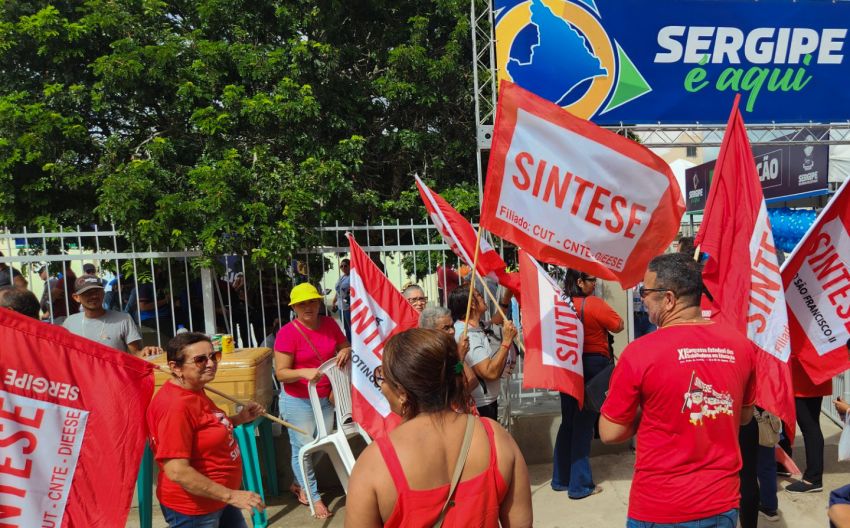 Professores de Sergipe se reúnem para definir greve