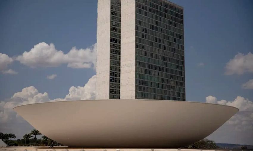 Crise do IOF marca 1ª vez que Congresso derruba um decreto presidencial desde 1992