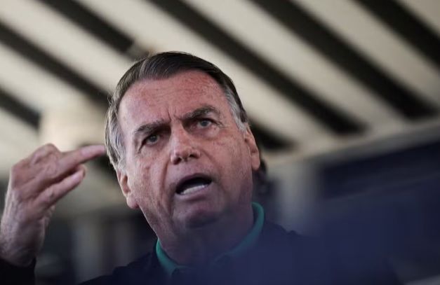 Bolsonaro é alvo da PF e terá tornozeleira