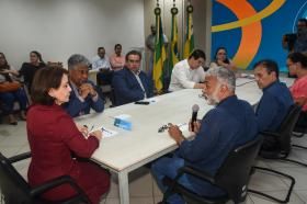 Prefeita Emília cobra da Iguá soluções para falta de água e buracos nas vias