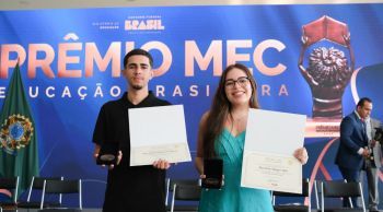 Estudantes sergipanos recebem Prêmio MEC Educação Brasileira por redação no Enem