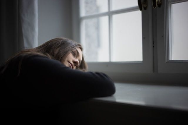 Sofrimento mental atinge mais meninas e jovens LGBTQIA+, aponta estudo