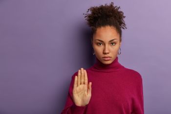 Agosto lilás: como superar a dependência emocional em um relacionamento tóxico