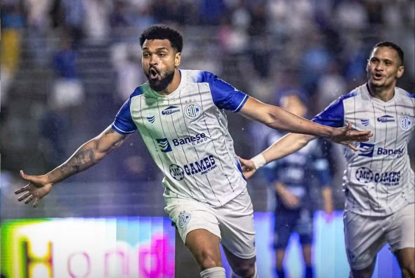 Iluminado, Thiago Santos profetiza gol, marca e coloca Confiança na decisão inédita do Nordestão
