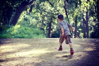 Morar perto de áreas verdes favorece o  desenvolvimento cognitivo infantil