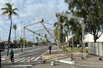 Estrutura do Pré-Caju 2025 começa a ser erguida na Orla de Atalaia