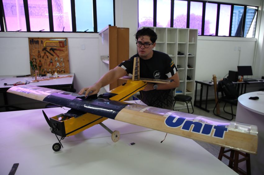 Estudante de Engenharia Mecatrônica desenvolve pesquisa com óleos vegetais e automação aplicada à biotecnologia