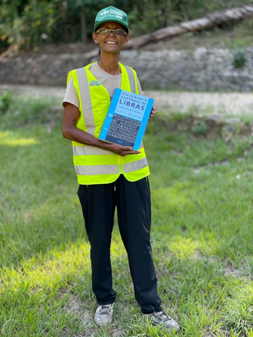 Livro doado pela Unit motiva catadora a ingressar na UFS aos 56 anos