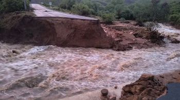Rodovia desaba e é interditada após fortes chuvas na divisa de Sergipe e Alagoas