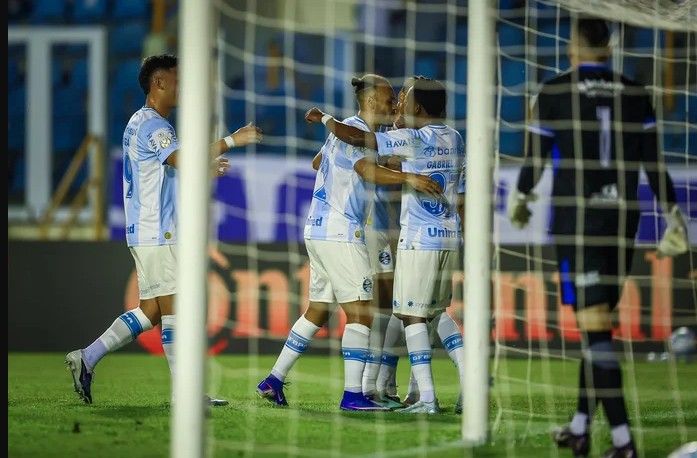 Grêmio goleia o Confiança