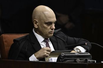 Moraes dá 48 horas para Bolsonaro informar se autorizou vídeo com IA