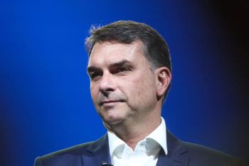 Autoridades informam ao PL que dirigente do Missão filiou Flávio Bolsonaro